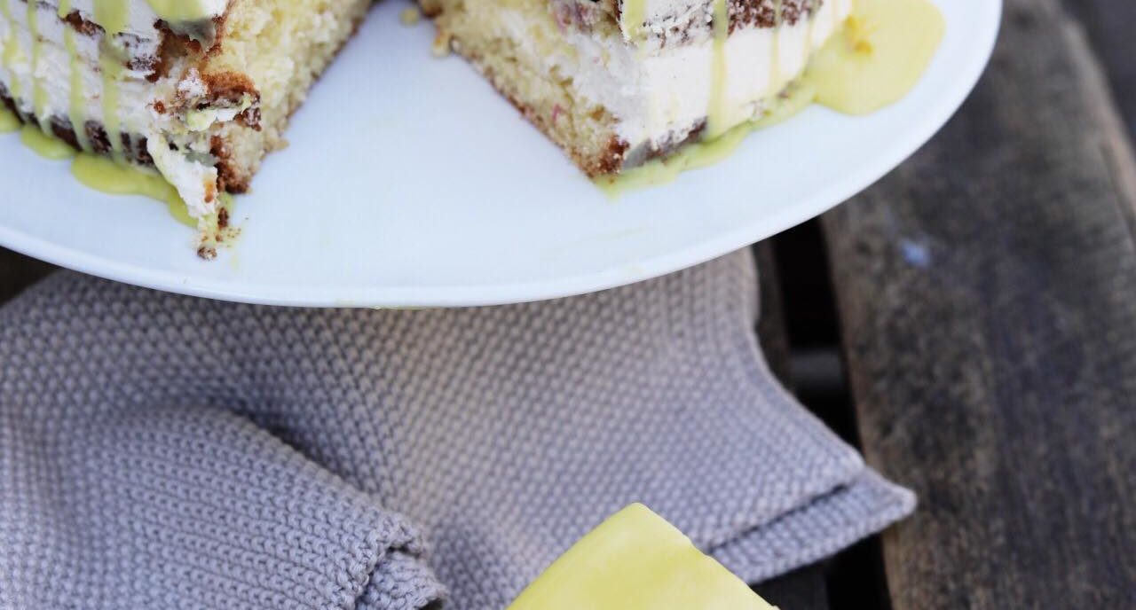 Kokoslagkage med citronmousse