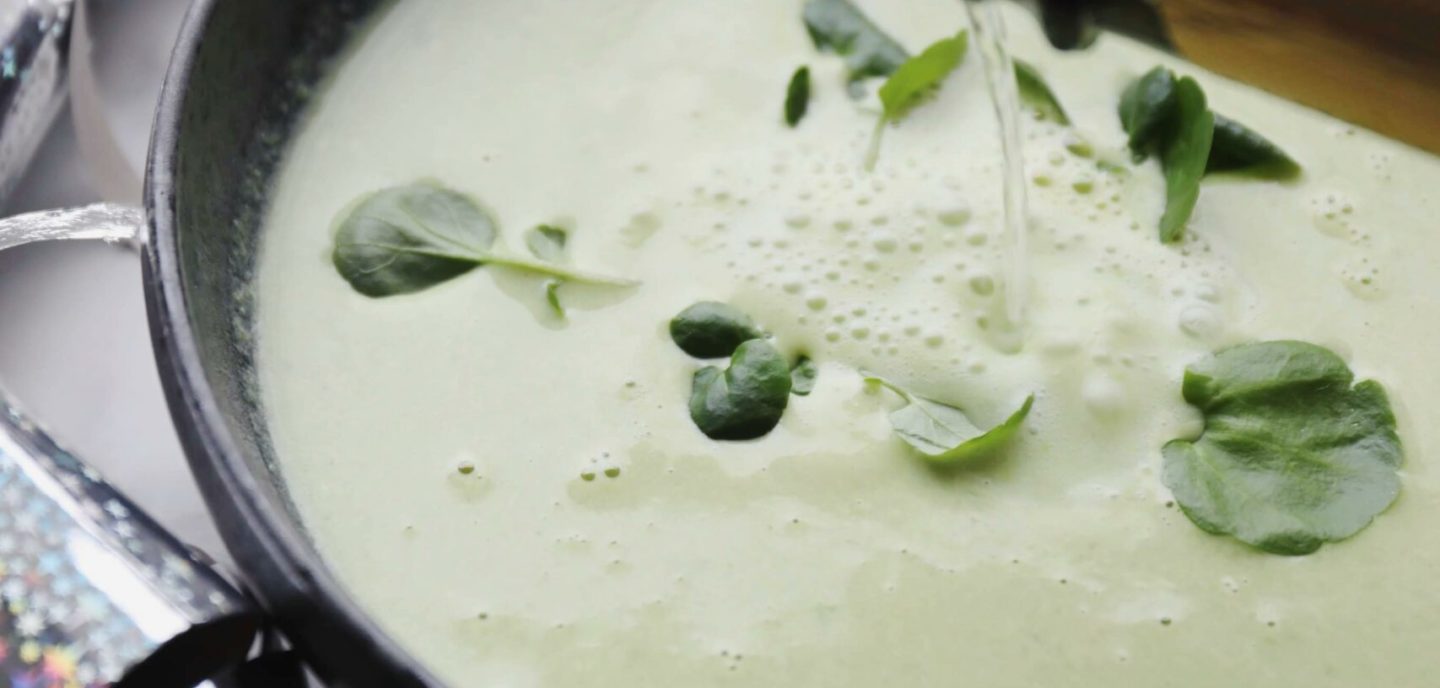 Kold ærtesuppe med champagne