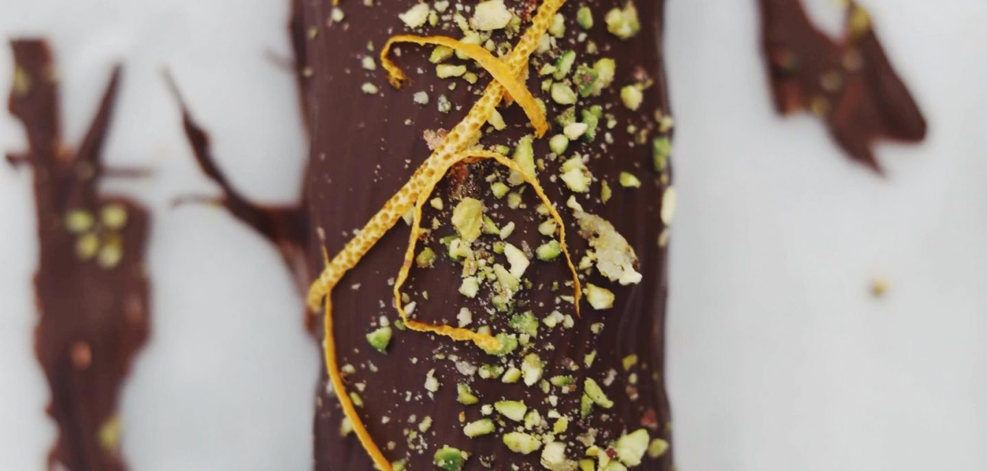 Konfektroulade med nougat og pistacie