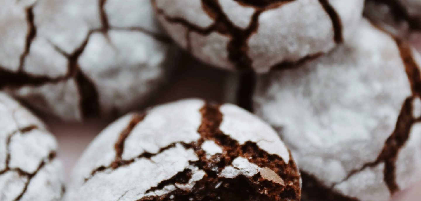 Krakelerede chokoladecookies