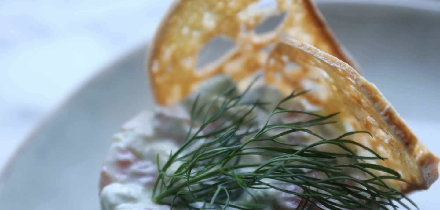 Laksetatar med avocado og æble