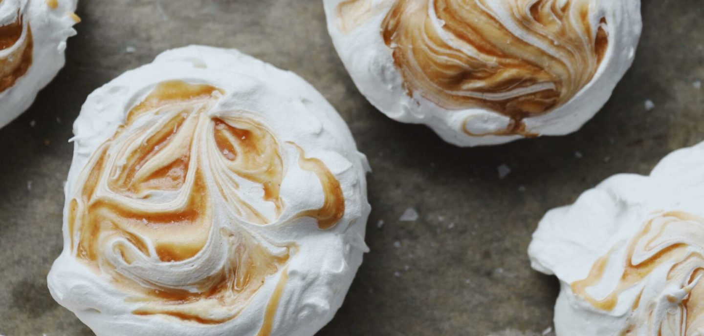 Marengs med saltkaramel