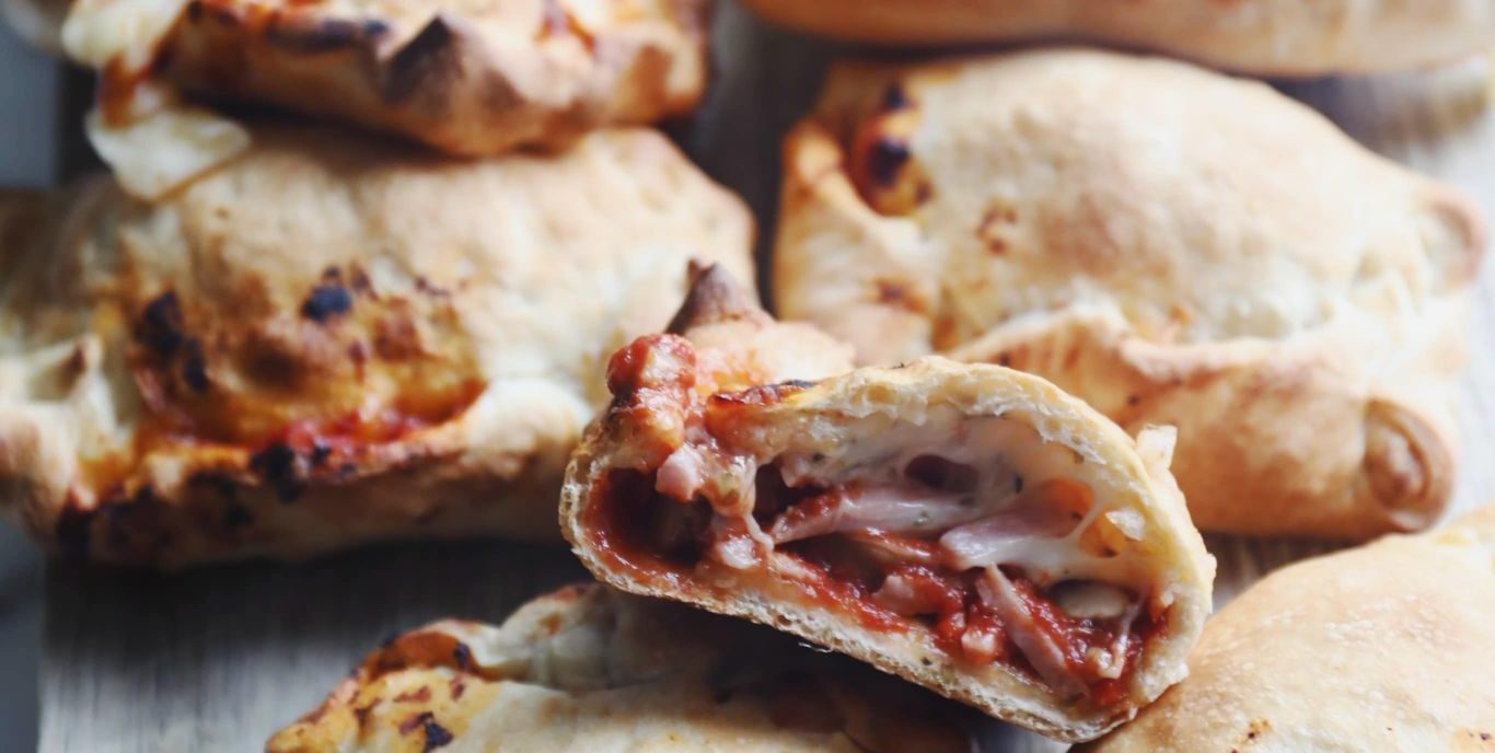 Mini calzone med skinke og champignon
