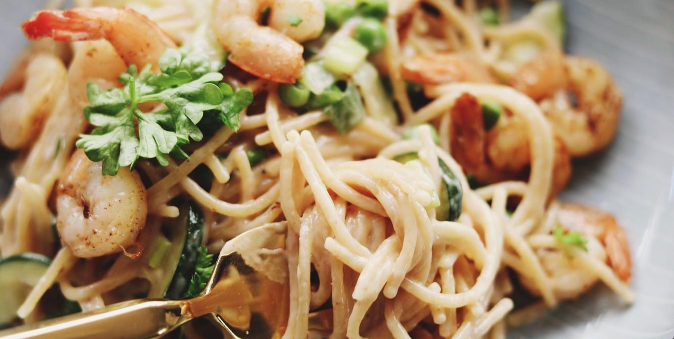 One pot pasta med hvidløgsrejer