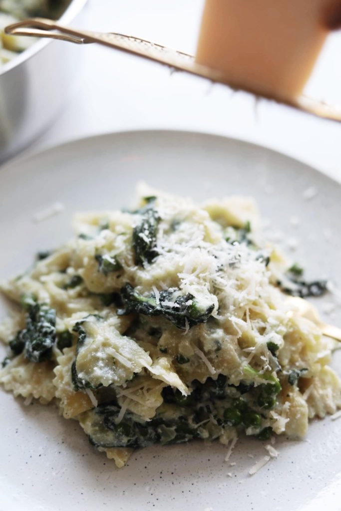 One pot pasta med spinat, ærter og ricotta