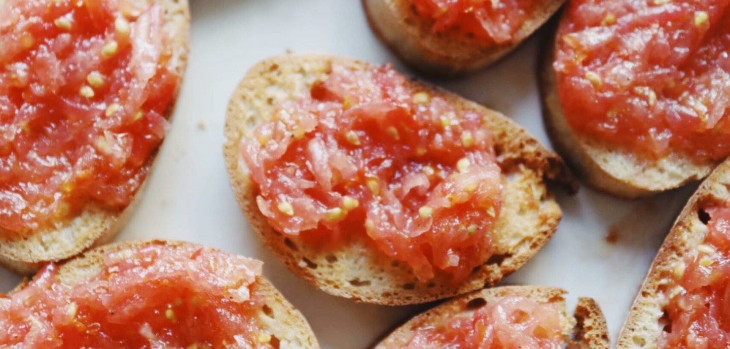 Pan con tomate