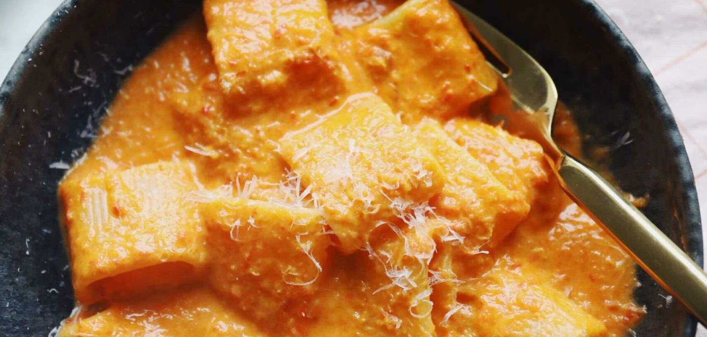 Pasta i peberfrugtsauce