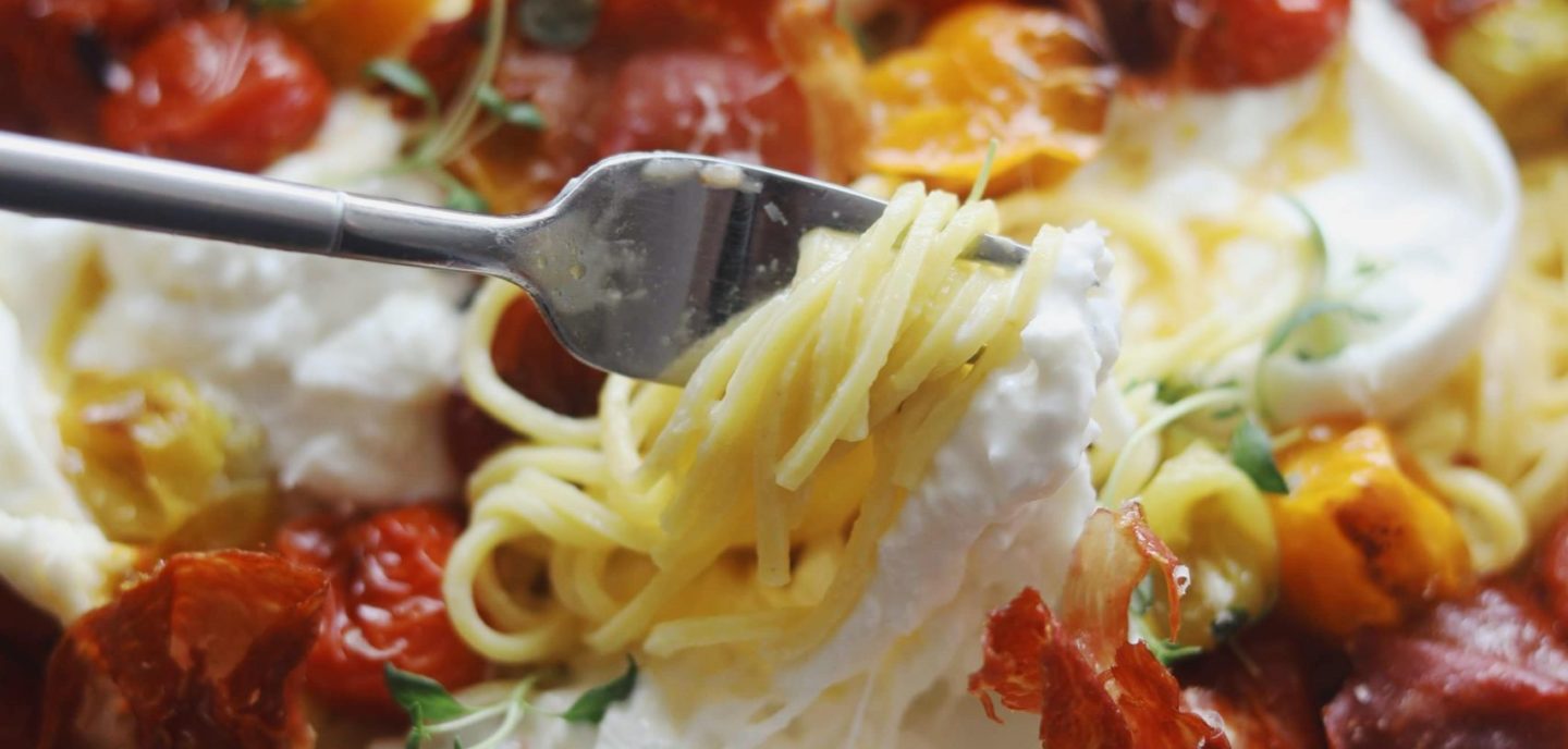 Pasta med parmaskinke, bagte tomater og burrata