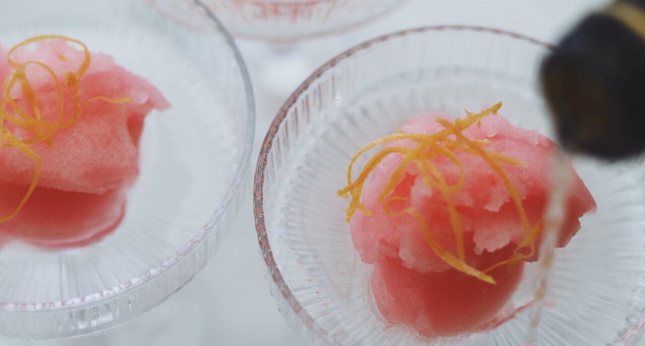 Pink champagnesorbet med grapefrugt