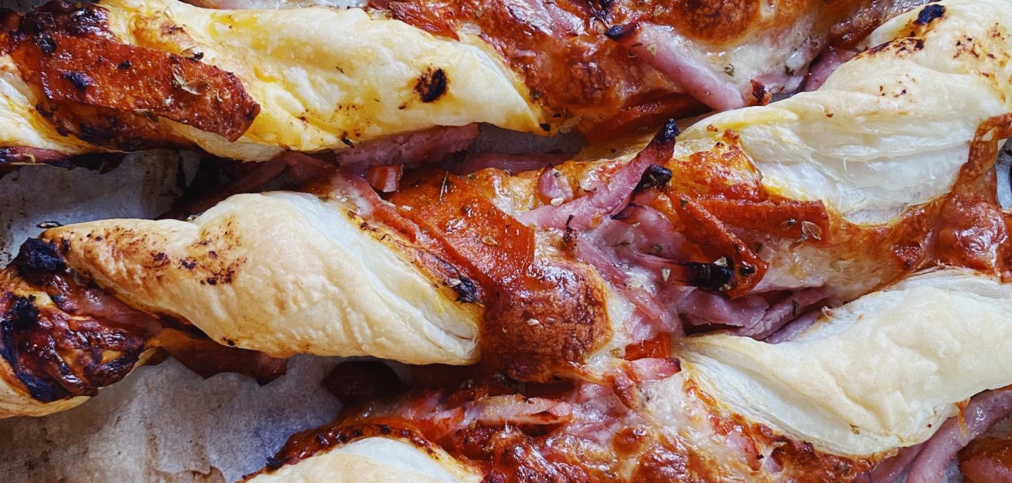 Pizzastænger af butterdej