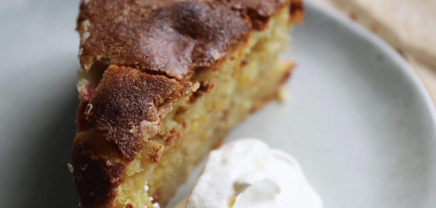 Rabarberkage med hvid chokolade og lime