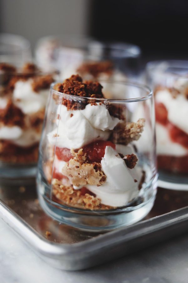 Hurtig Dessert Med æbler Og Makroner - Hurtig Dessert Med Revet æble