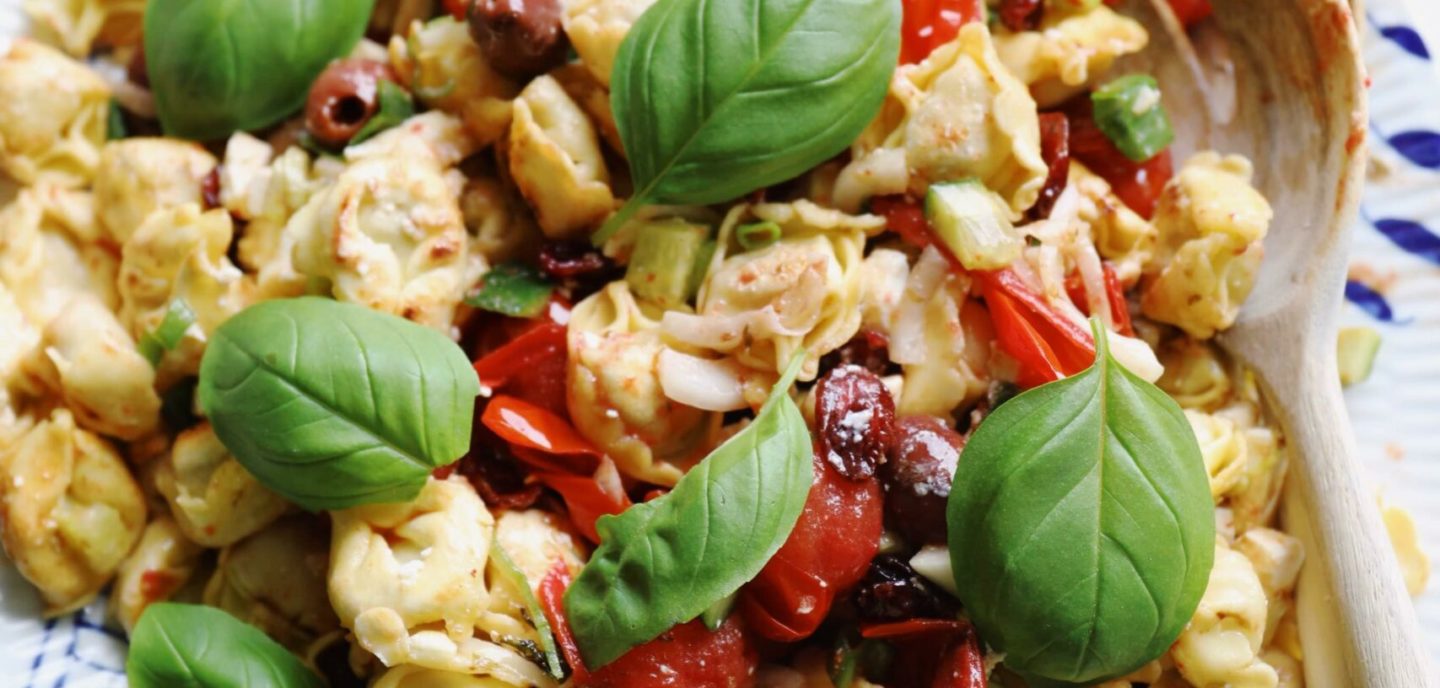 Salat med stegte tortellini