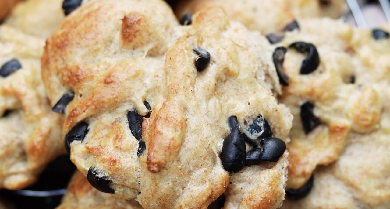 Små brød med oliven