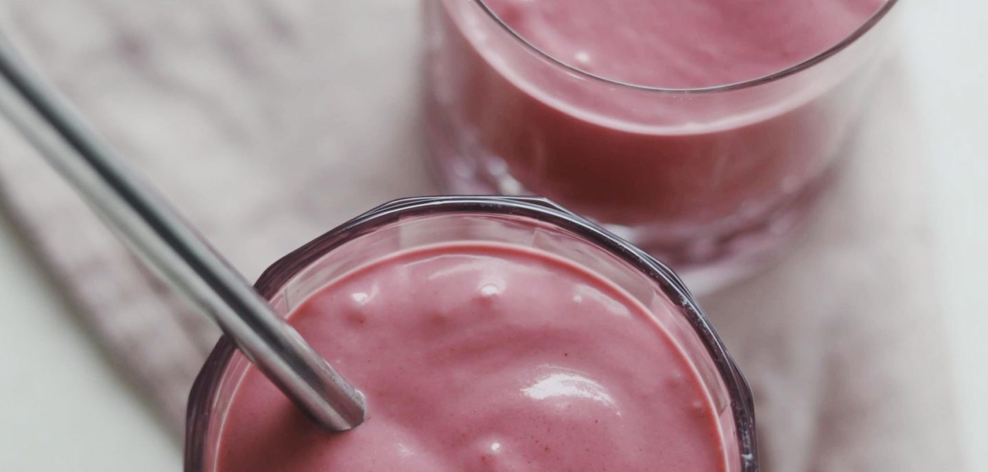 Smoothie med hindbær og peanutbutter