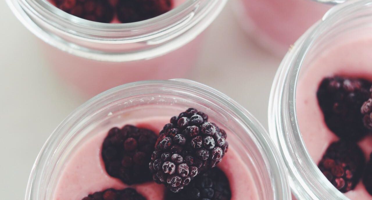 Smoothie med jordbær og granatæble: