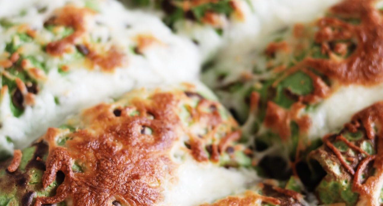 Spinatpandekager med fyld af kylling og peberfrugt