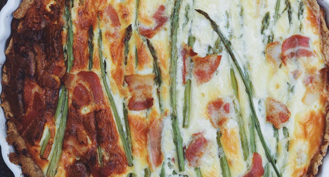 Tærte med asparges og bacon