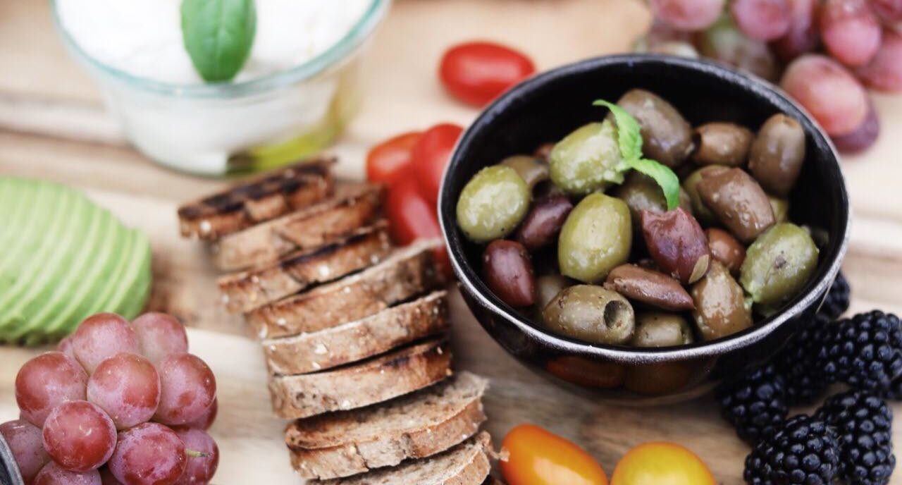 Tapas inspiration- opskrift på cremede røræg og humus med peberfrugt