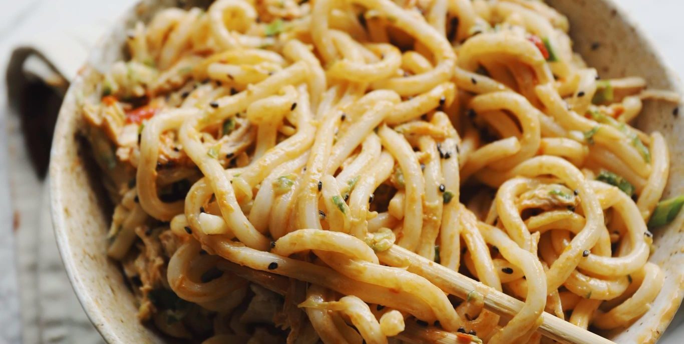 Udon nudler med kylling og agurk