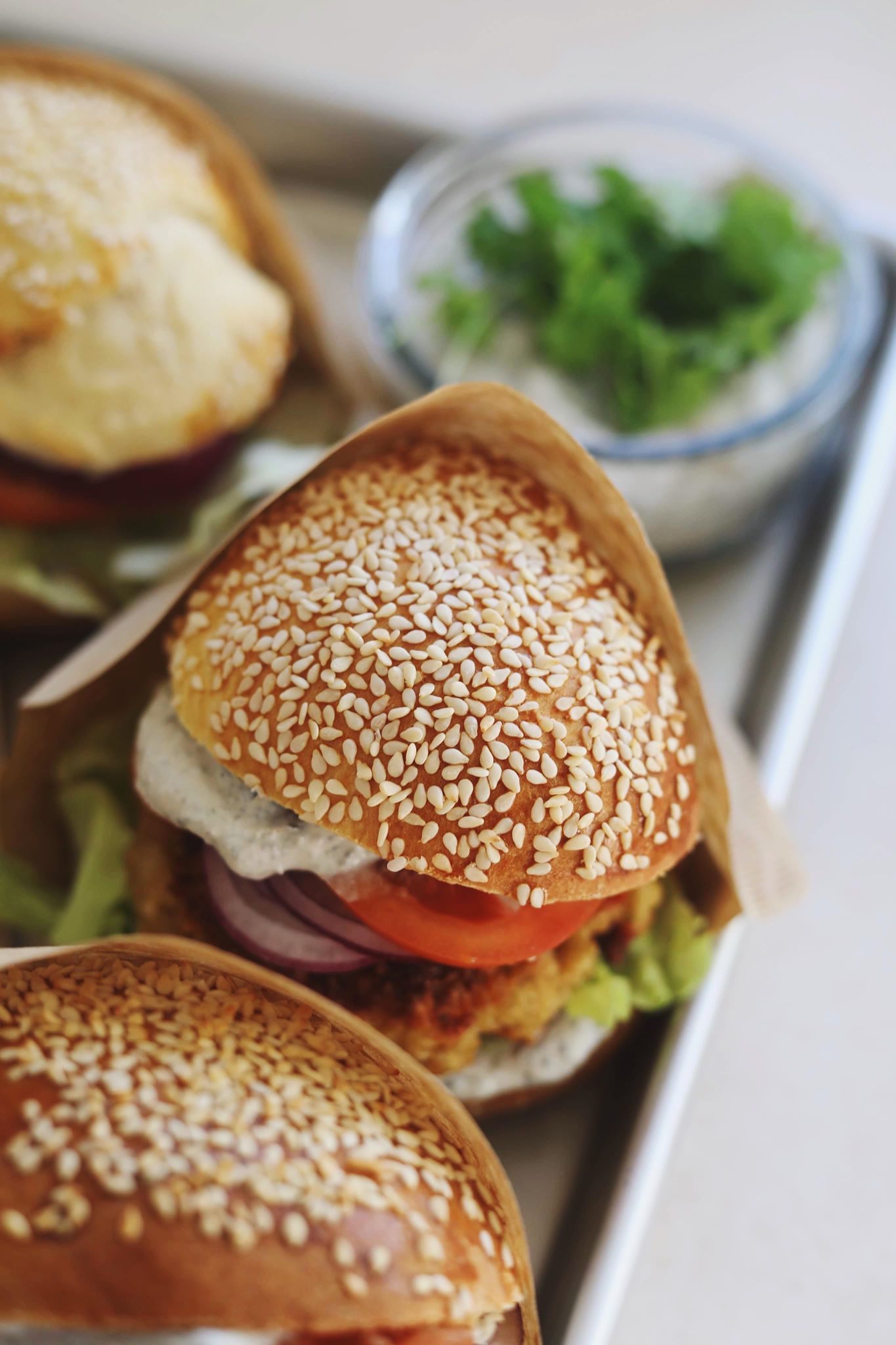 Vegetar burger med quinoabøf og fetacreme
