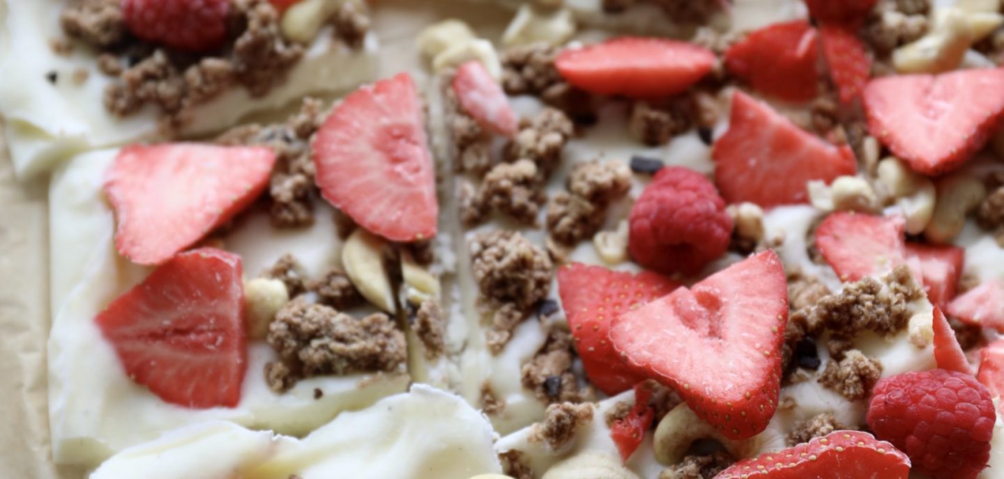 Yoghurtbrud med toppings