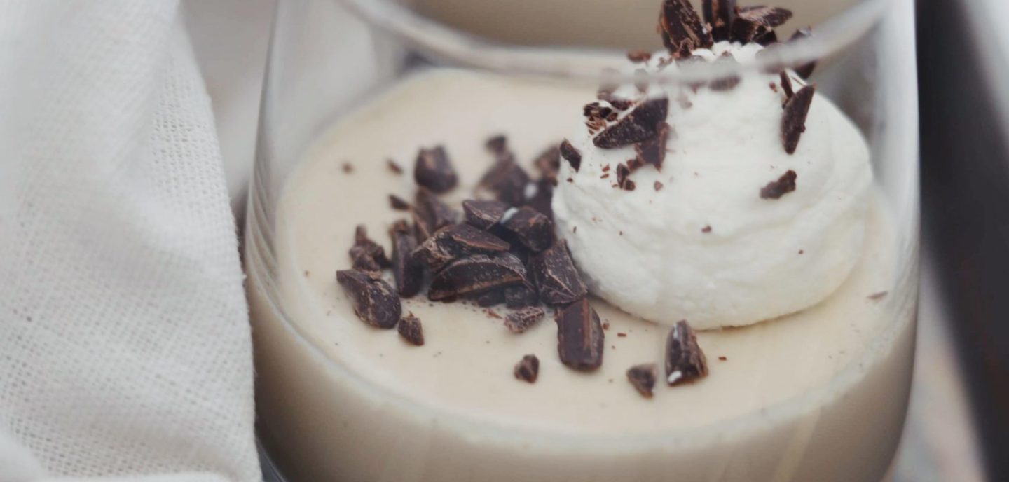 Panna cotta med kardemomme og kaffe