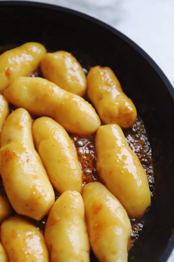 Brunede kartofler på pande