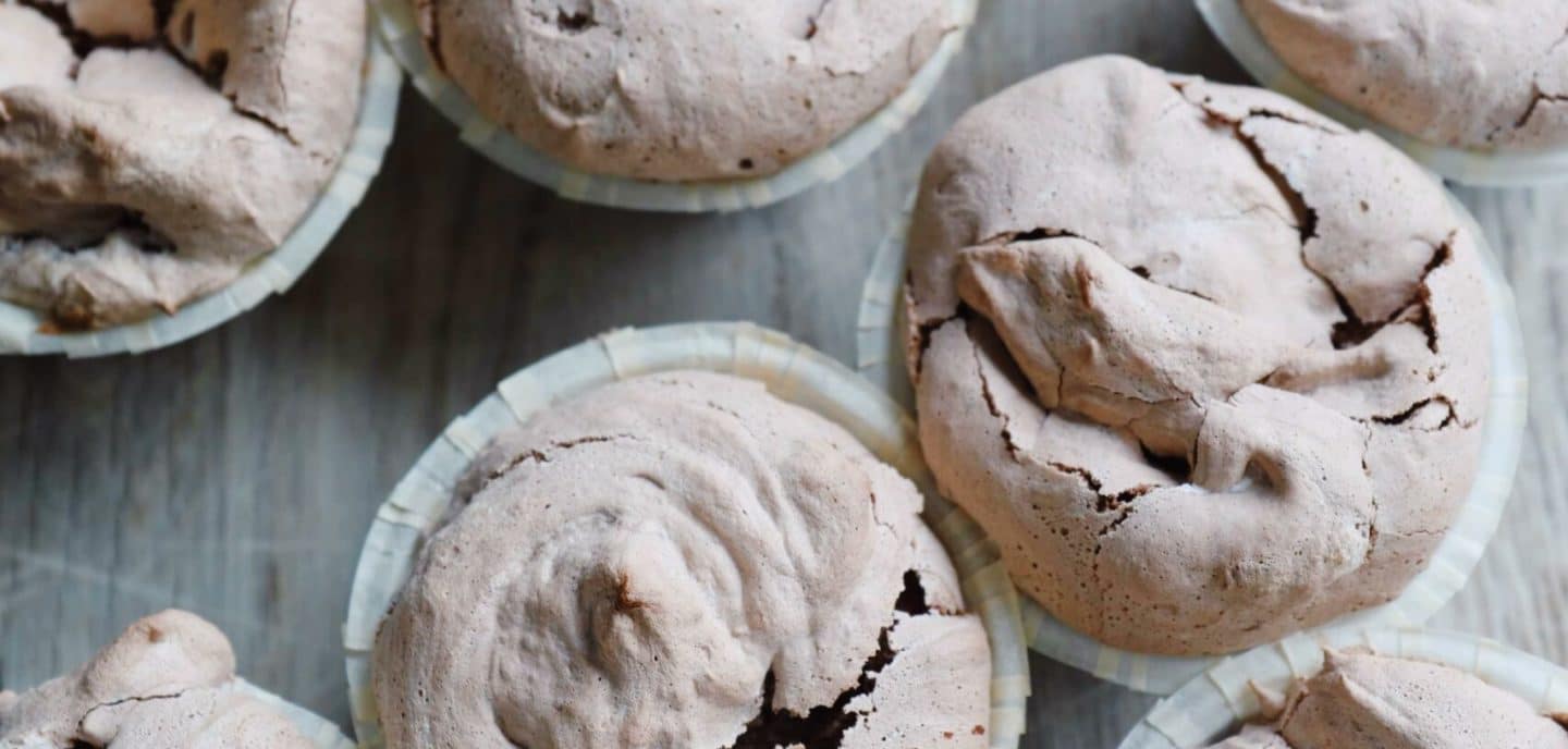 Brownie muffins med chokolademarengs