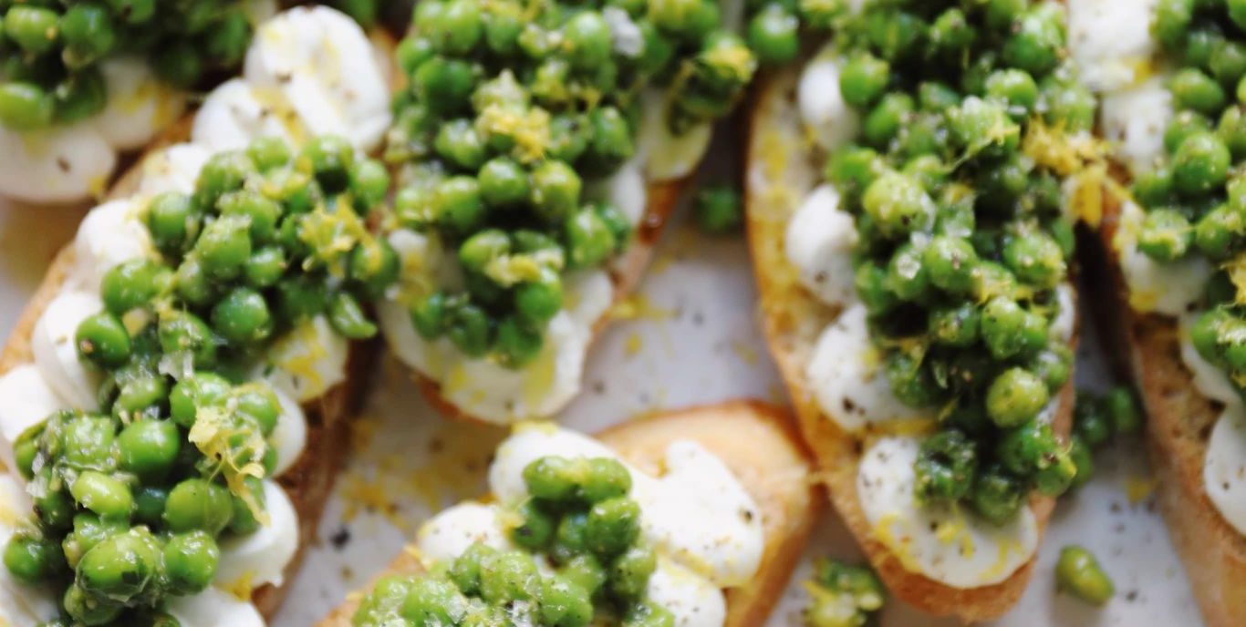 Bruschetta med ricotta og ærter