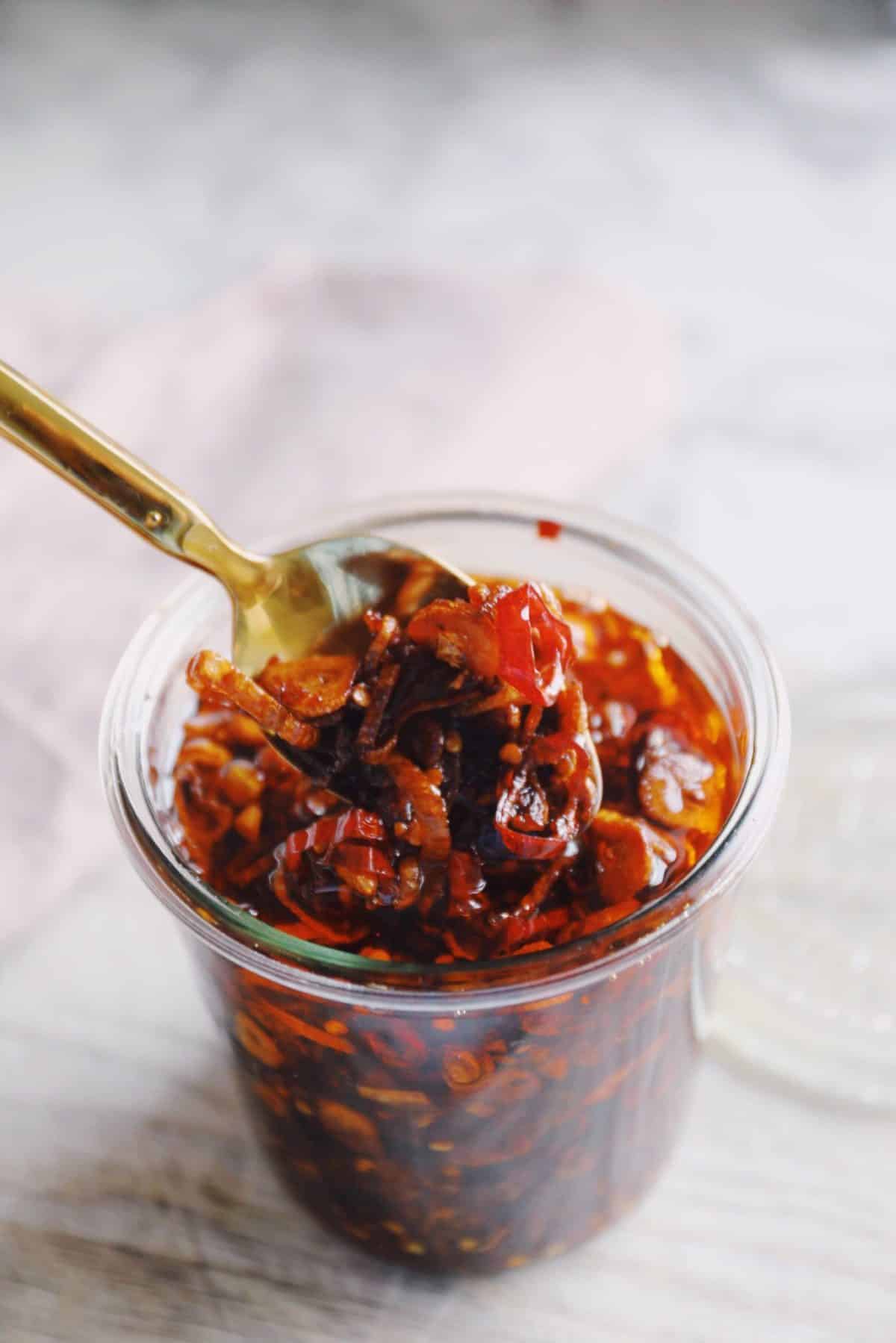 Crispy chili olie Opskrift på smagfuld hjemmelavet crispy chili olie