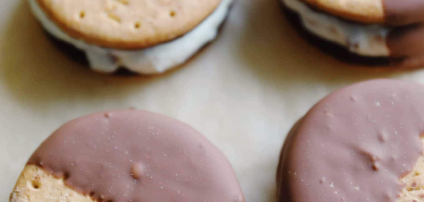 Is-sandwich med Daim og Digestive