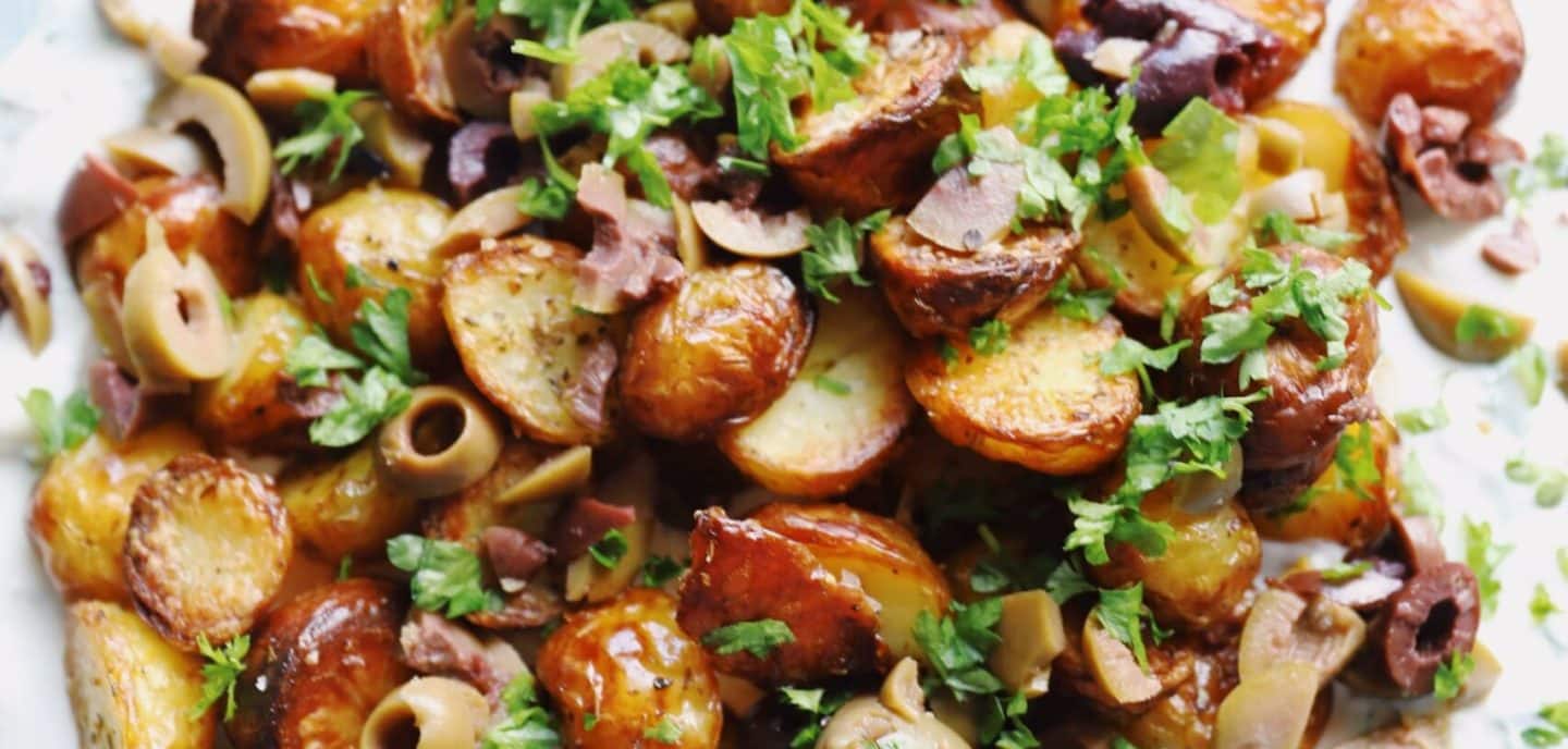 Sprøde kartofler på yoghurtdip