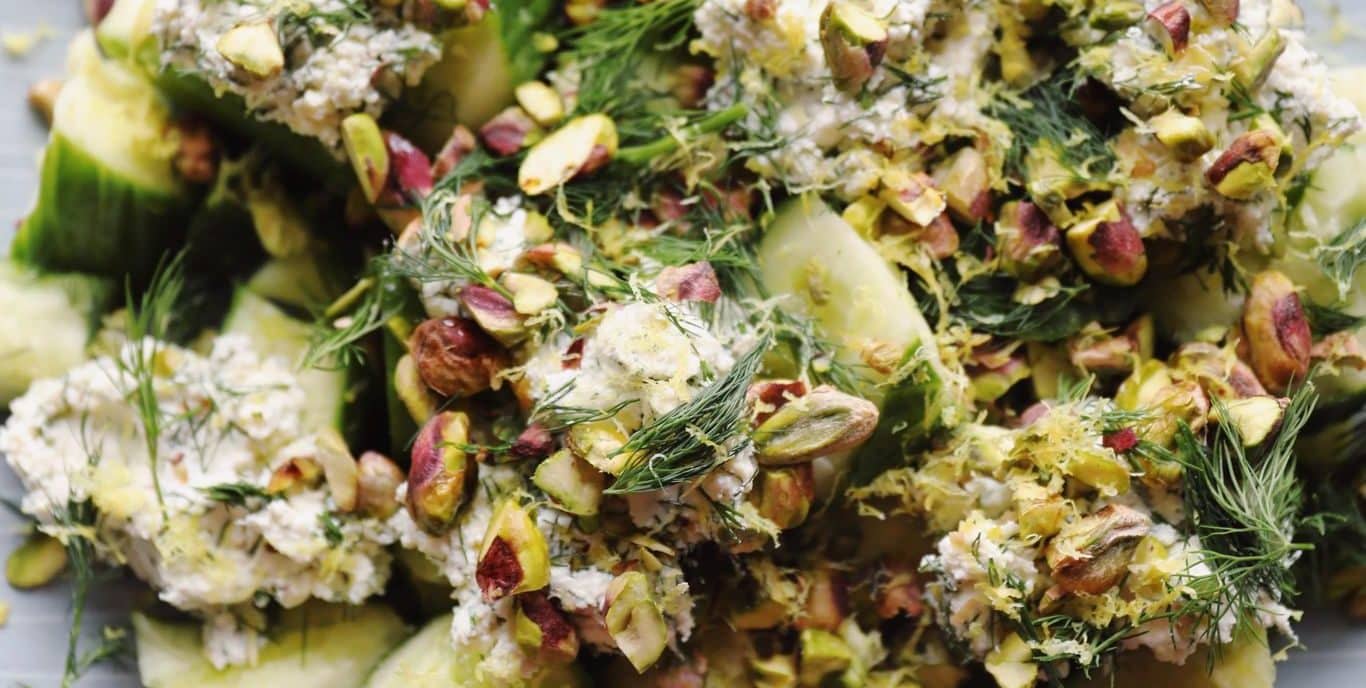 Knuste agurker med fetacreme