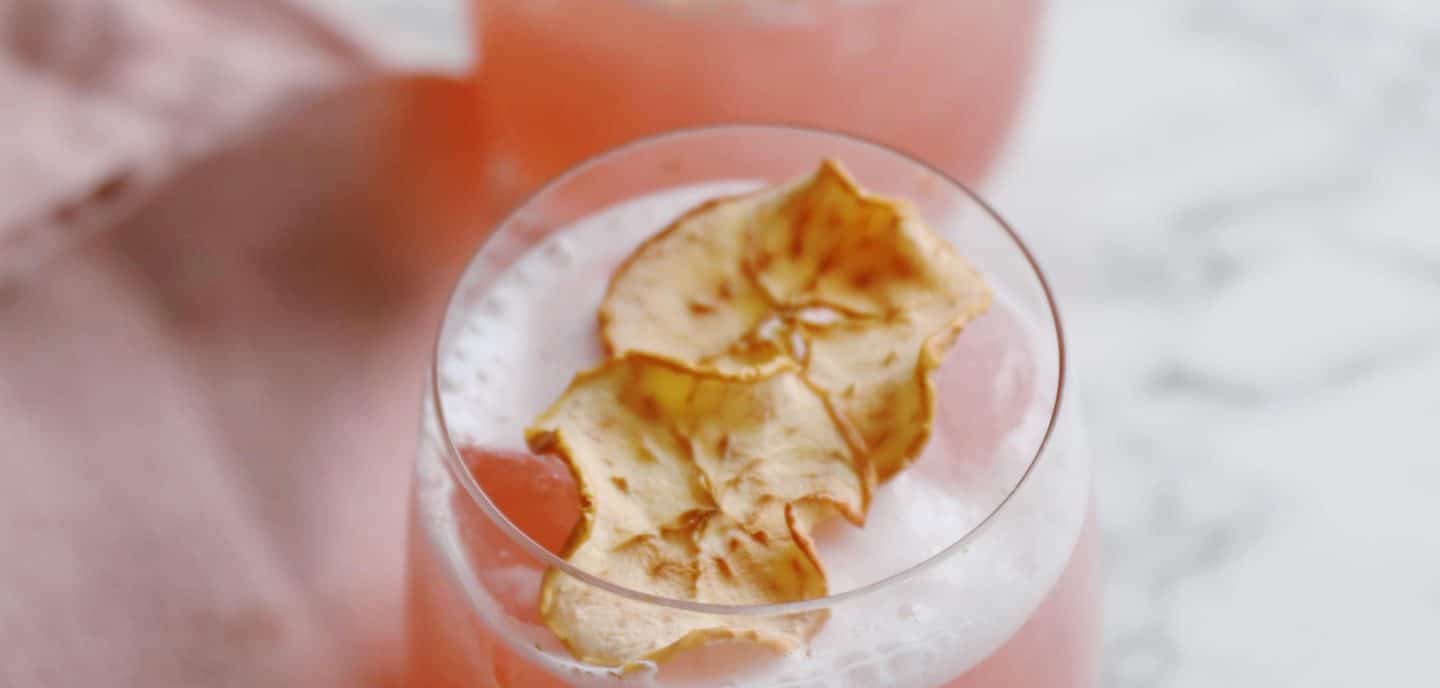 Cocktail med rabarber og æble