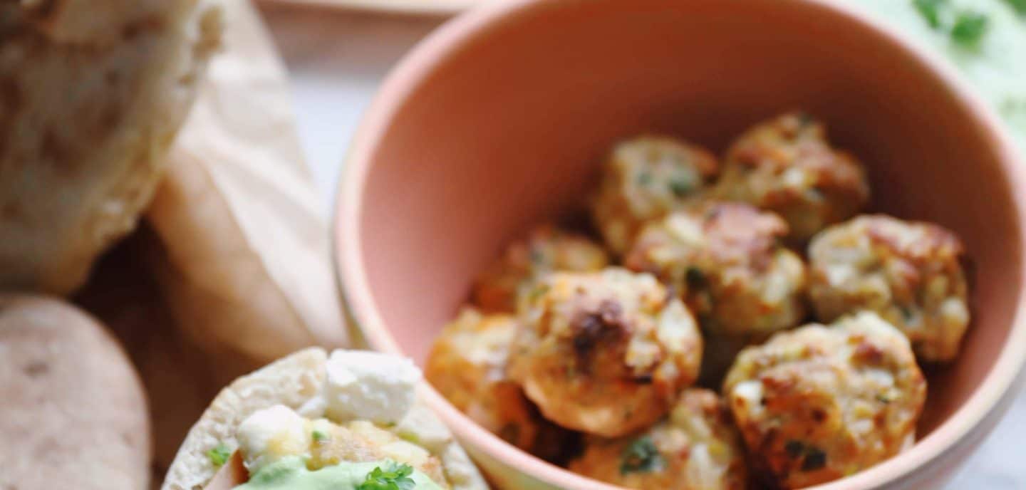 Pitabrød med frikadeller