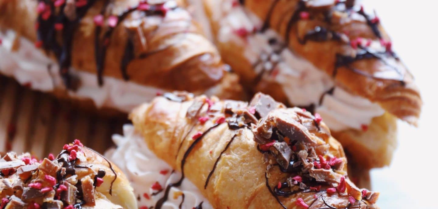 Croissant fastelavnsboller med hindbær