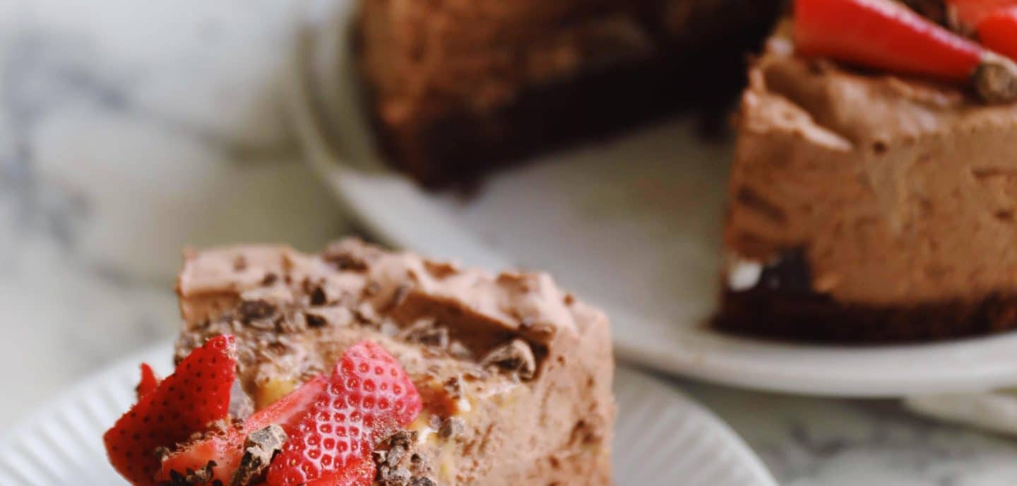 Flødebolleislagkage med chokolade