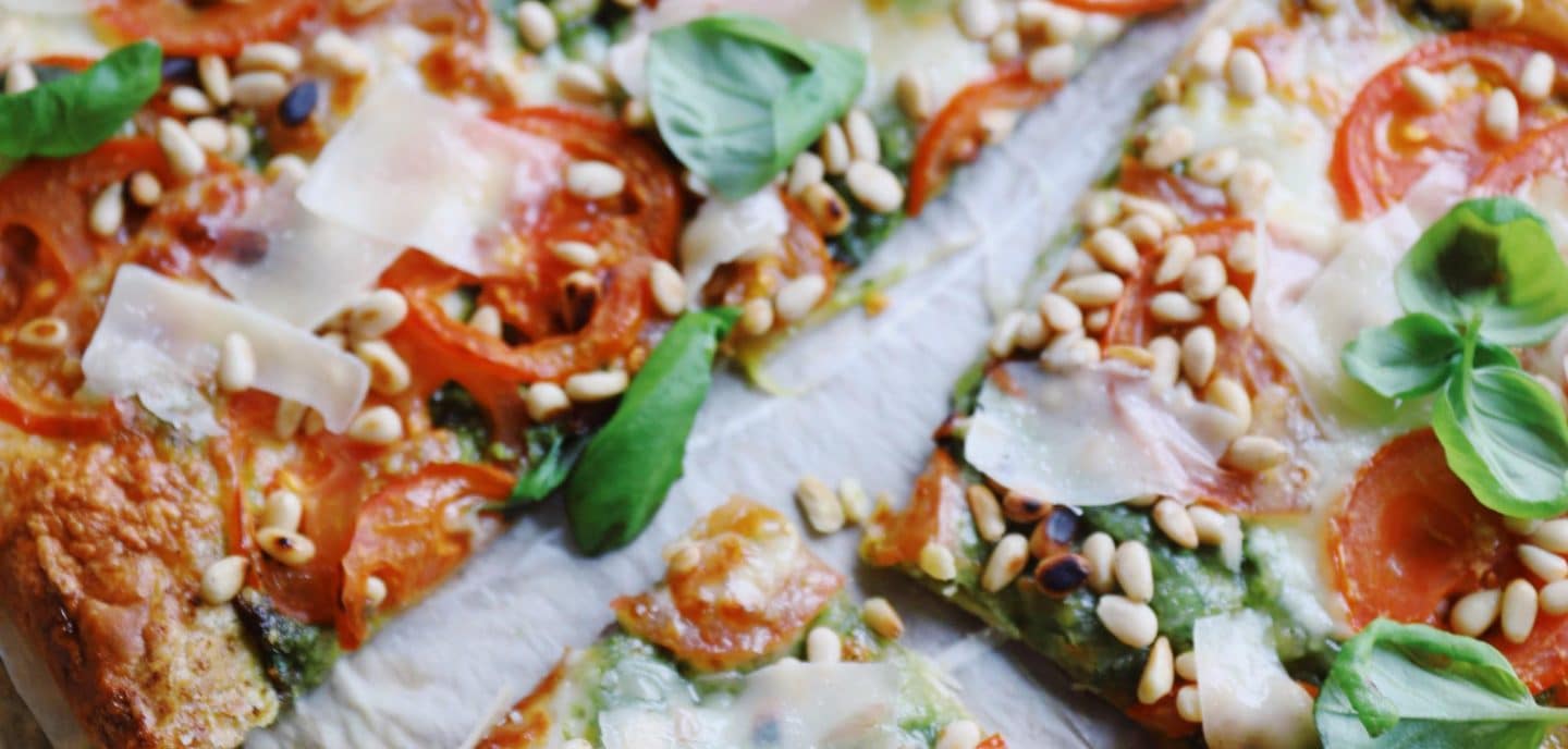 Butterdejstærte med tomat og mozzarella