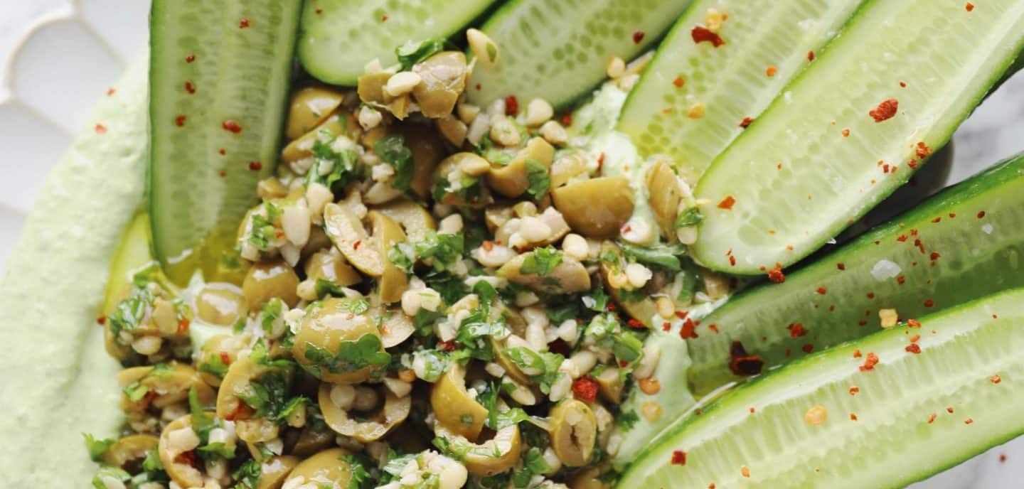 Hytteostdip med marinerede oliven