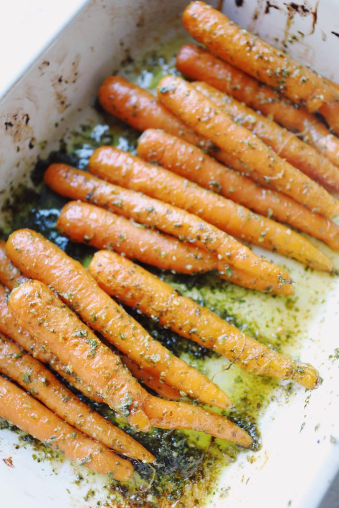 Baked carrots with pesto