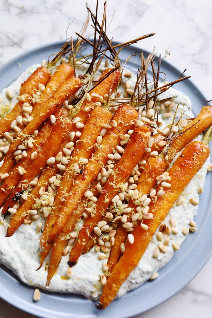 Baked carrots on herb cream