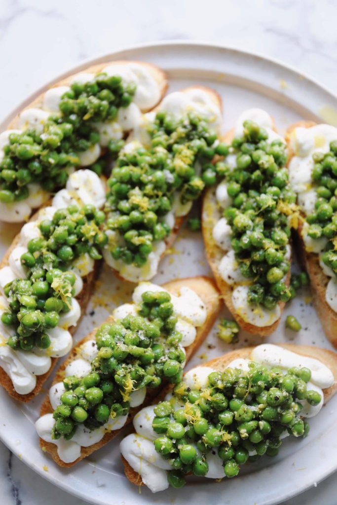 Bruschetta with ricotta and peas