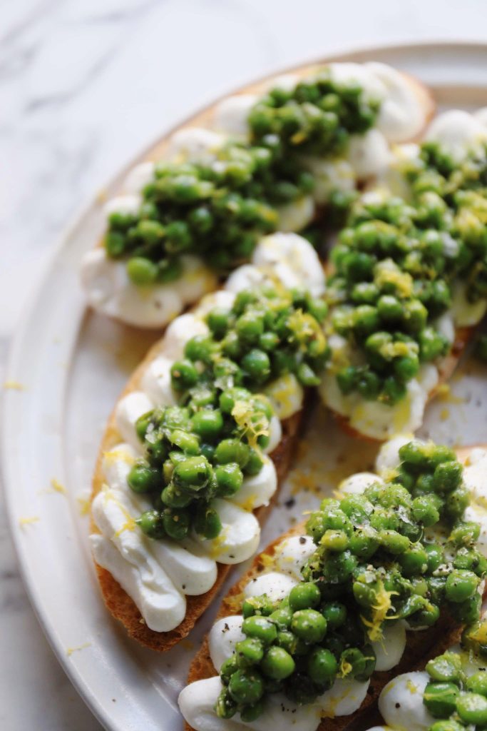 Bruschetta with ricotta and peas