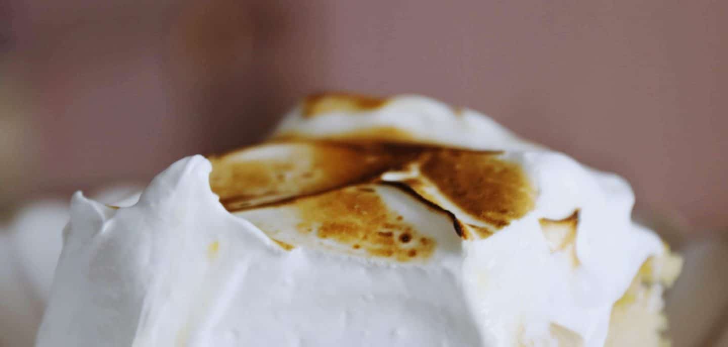 Citron blondie med lemoncurd og marengs