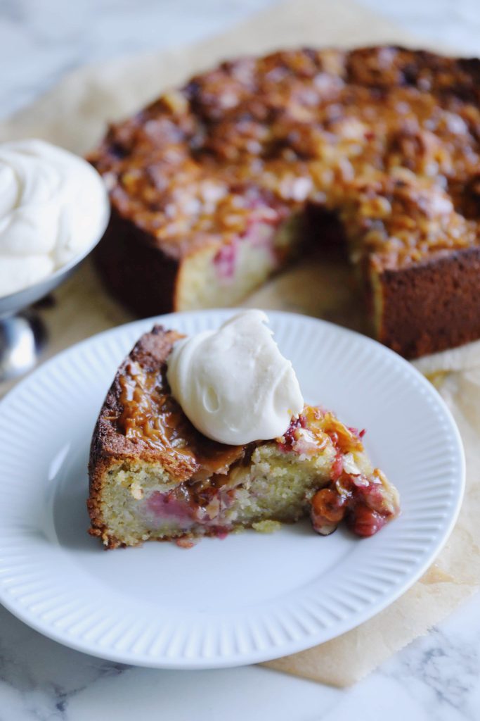 Raspberry cake with pistachio