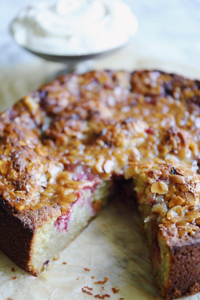 Raspberry cake with pistachio