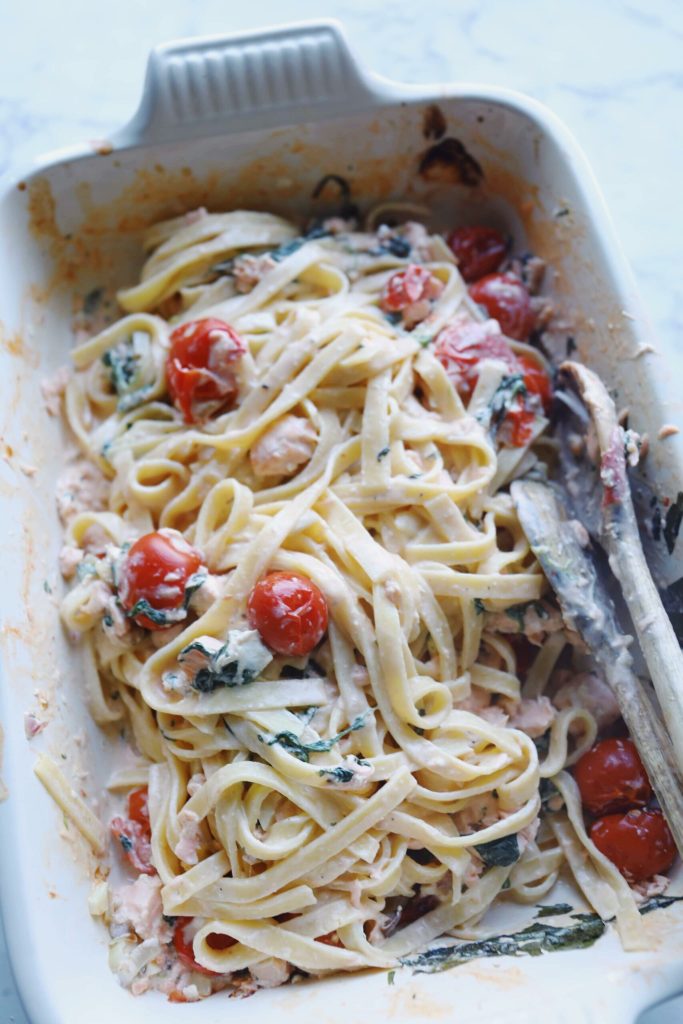 Pasta with salmon, cream cheese and spinach