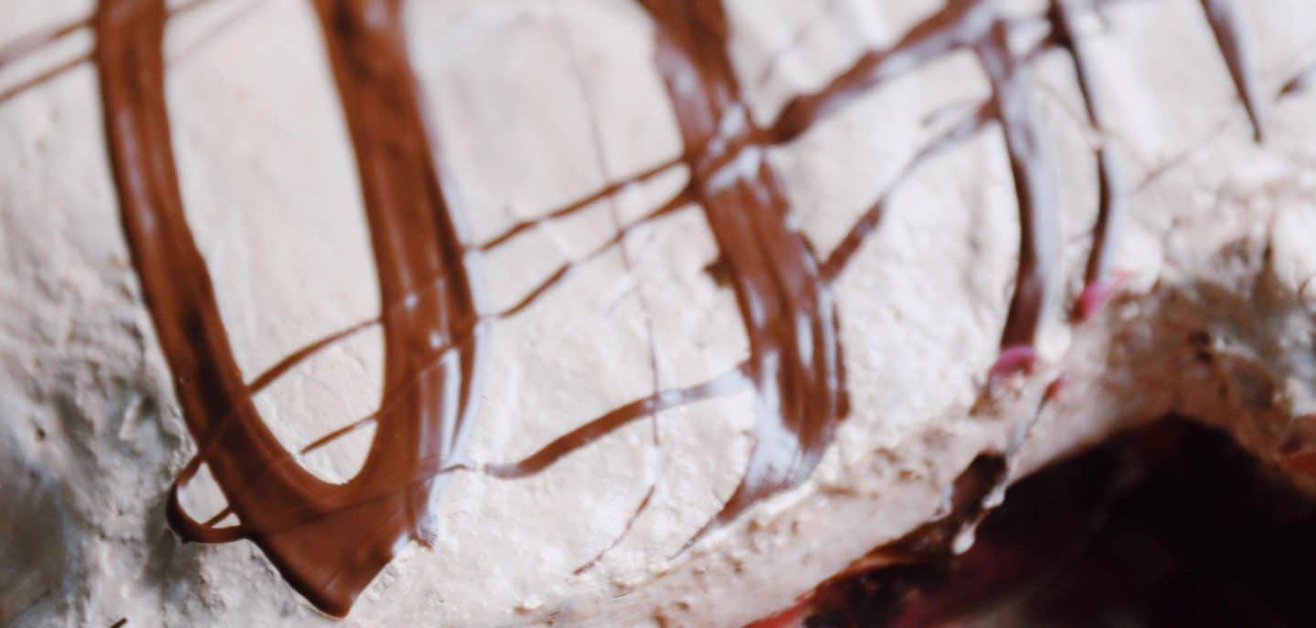 Brownie med hindbær og marengs