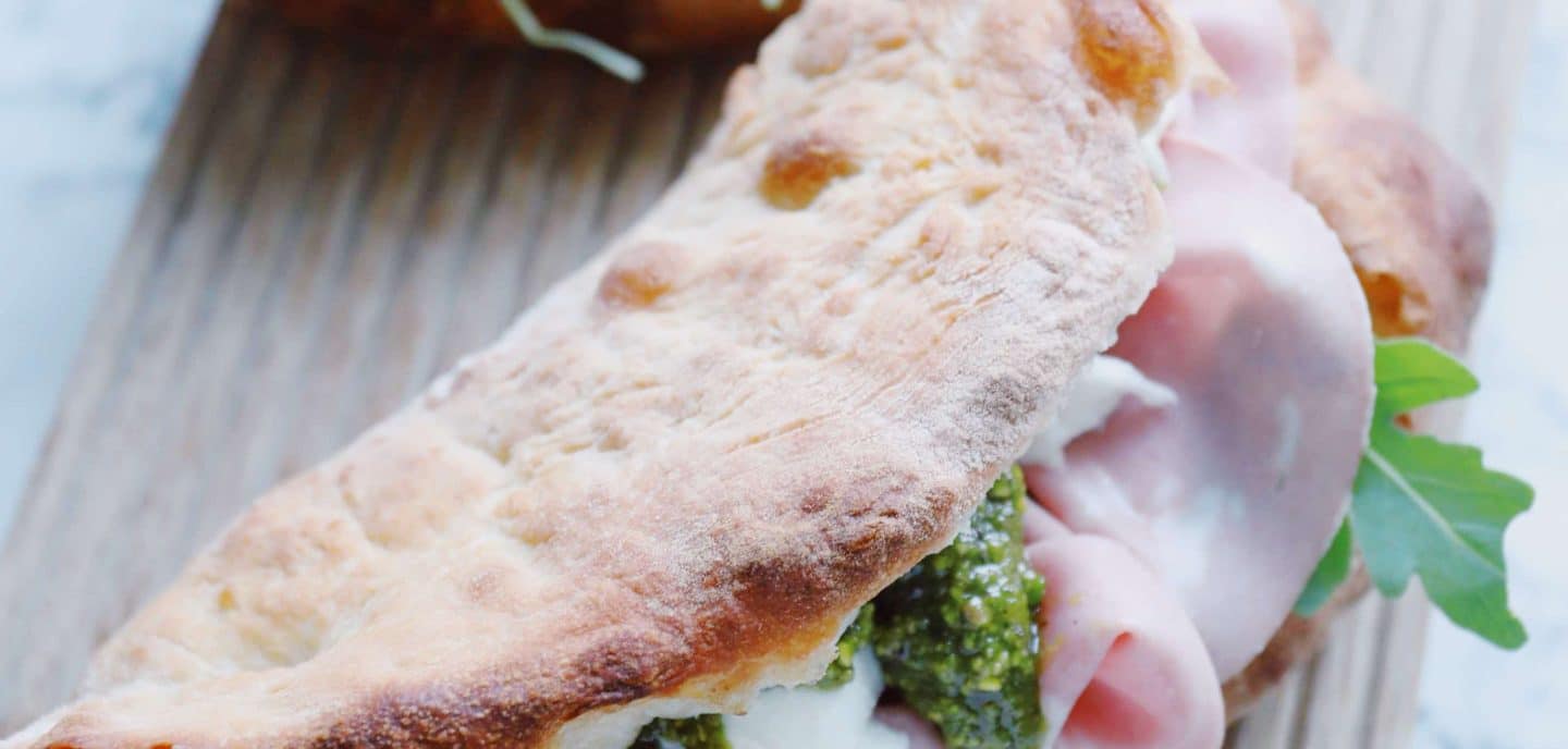 Pizza sandwich med mortadella